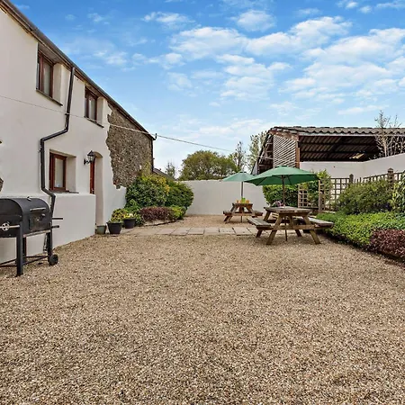 6 Bed In Bude Ploug